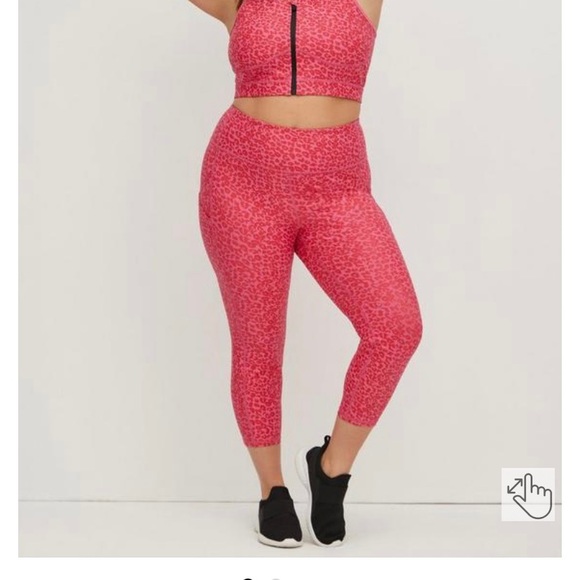 torrid Pants - NWOT Torrid performance core crop active leggings w/ side pockets *bottoms only*